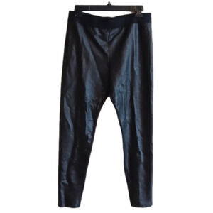 𝅺Pink Victorias Secret black faux leather look( in front) leggings.Size large.